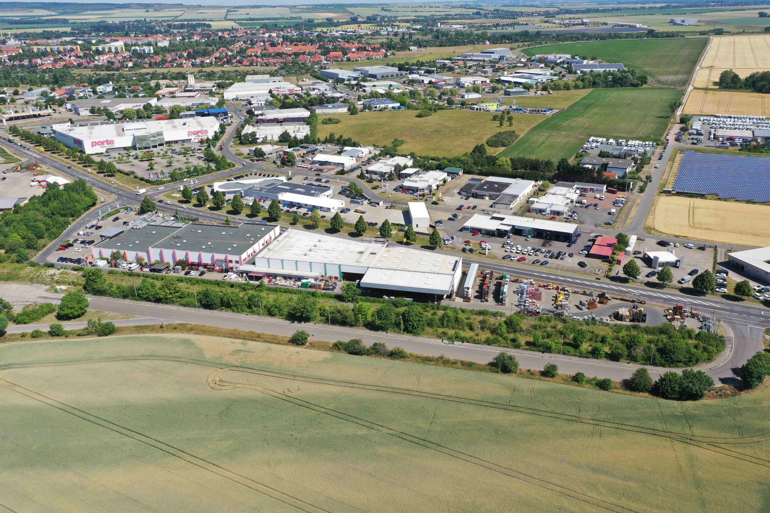 langfristig vermieteter Baustoffhandel und Baumarkt